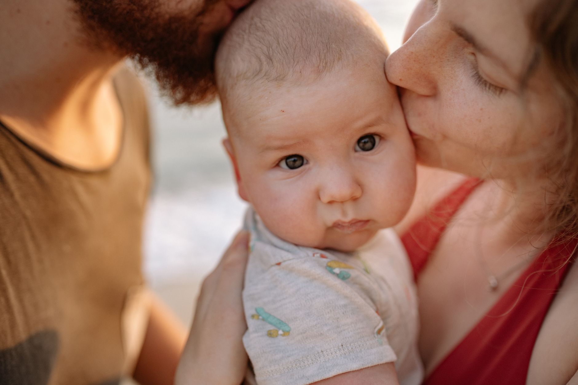découvrez les démarches et les droits liés au titre de séjour pour les bébés nés en france de parents étrangers. informez-vous sur les conditions, les démarches administratives et les enjeux liés à cette situation pour garantir un avenir serein à votre enfant.
