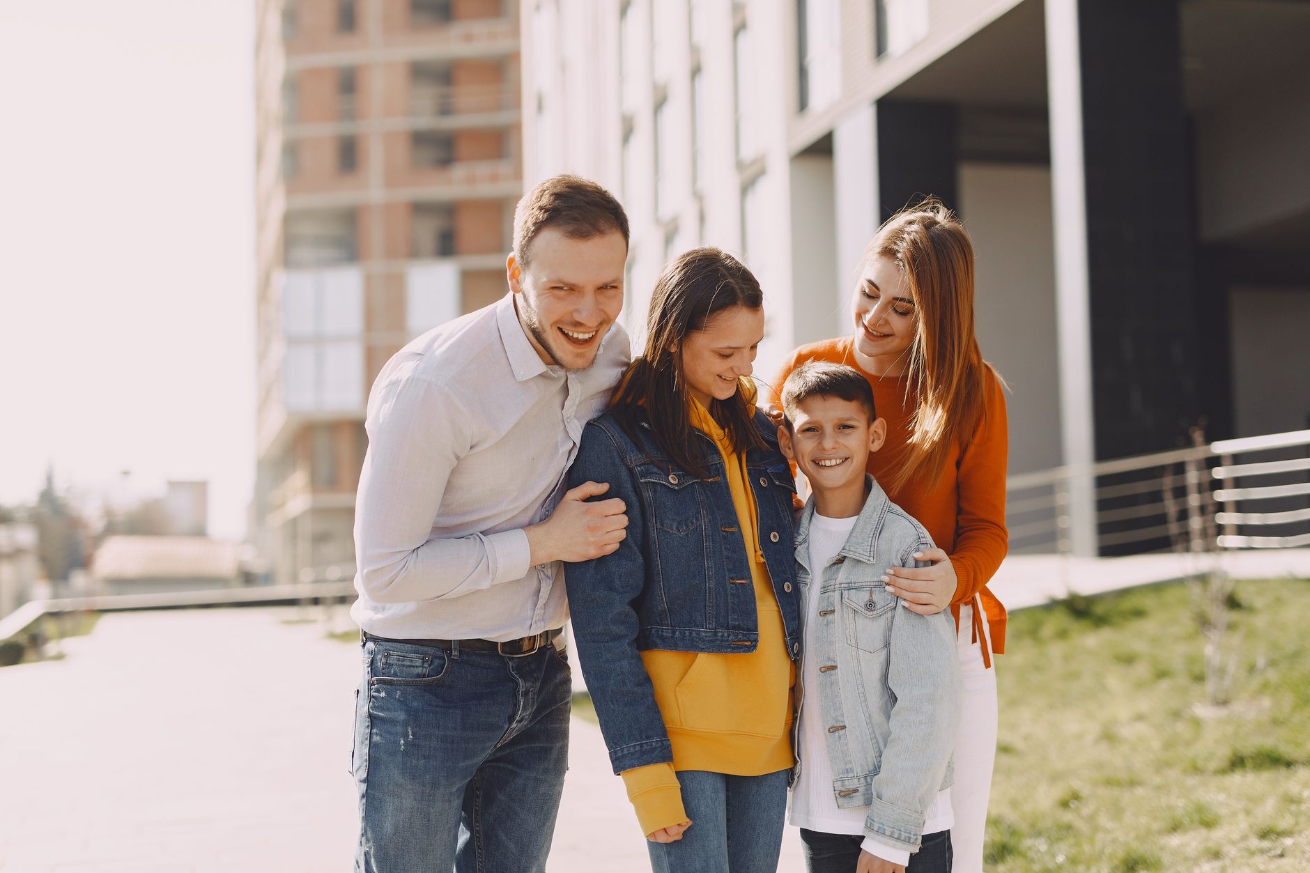 découvrez les étapes clés pour faire évoluer votre titre de séjour 'vie privée et familiale' en carte de résident après un divorce. obtenez des conseils pratiques et des informations essentielles pour faciliter vos démarches administratives.