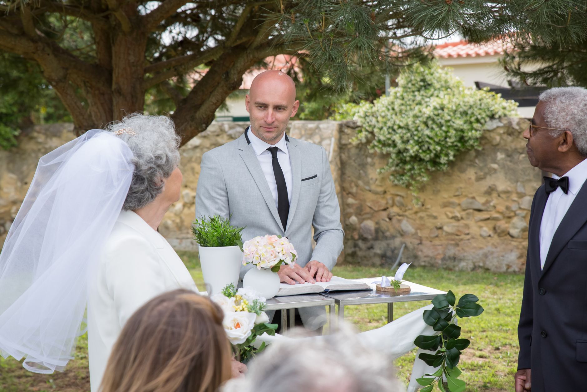 découvrez les étapes essentielles pour inscrire votre mariage célébré à l'étranger auprès de l'ofpra. suivez notre guide pratique pour vous assurer que votre union soit reconnue en france et obtenez tous les conseils nécessaires pour faciliter vos démarches administratives.
