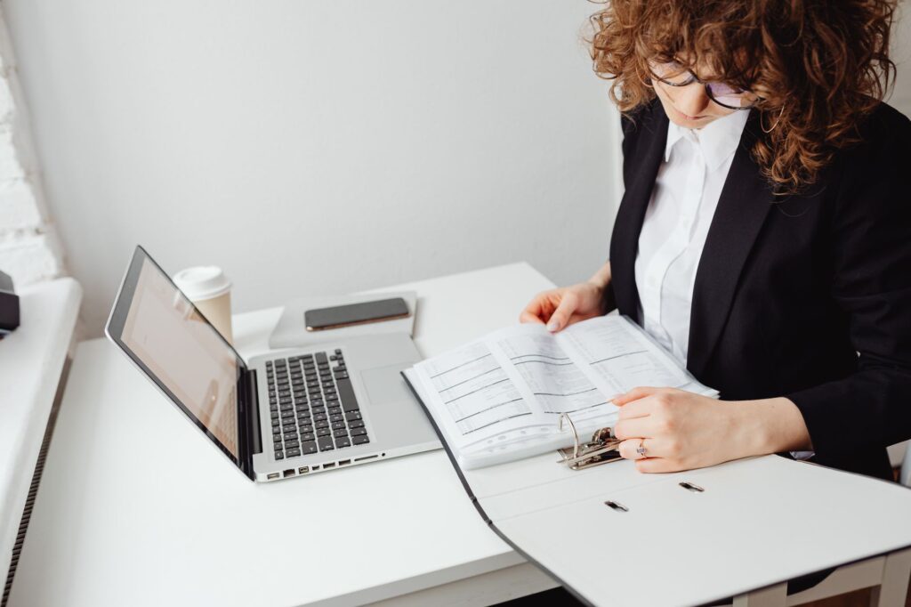 Comment passer du statut recherche d'emploi à auto-entrepreneur sans risquer une OQTF ?