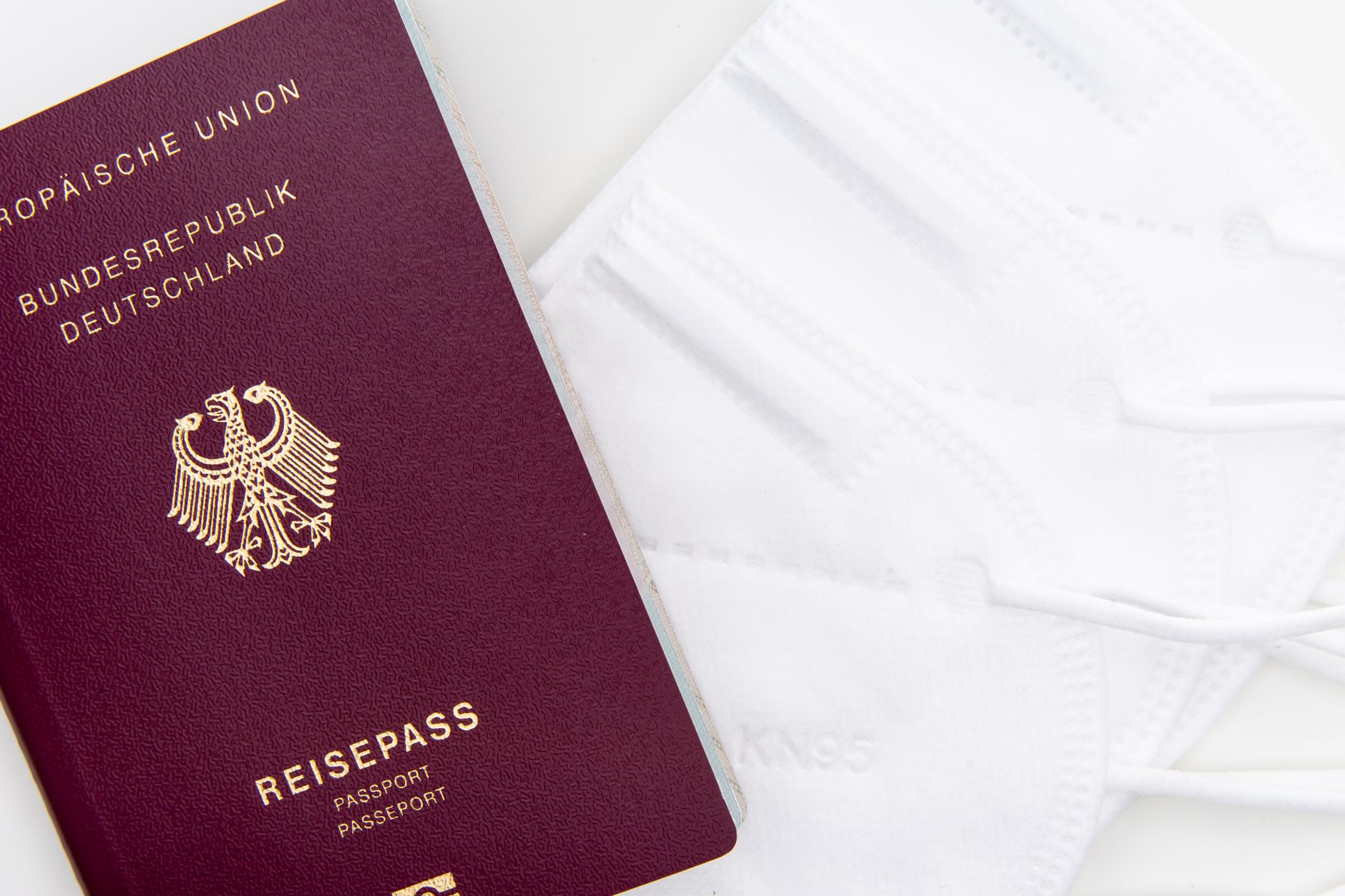 découvrez les étapes clés pour prouver votre assimilation à la société française lors d'une demande de naturalisation. apprenez à mettre en avant vos liens culturels, linguistiques et sociaux avec la france pour maximiser vos chances d'obtenir la nationalité française.