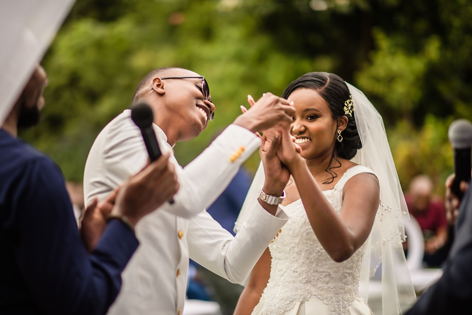 découvrez les enjeux et réalités du mariage blanc. cet article vous guide à travers les implications légales et sociales de cette pratique, ainsi que les motivations derrière ces unions souvent controversées.