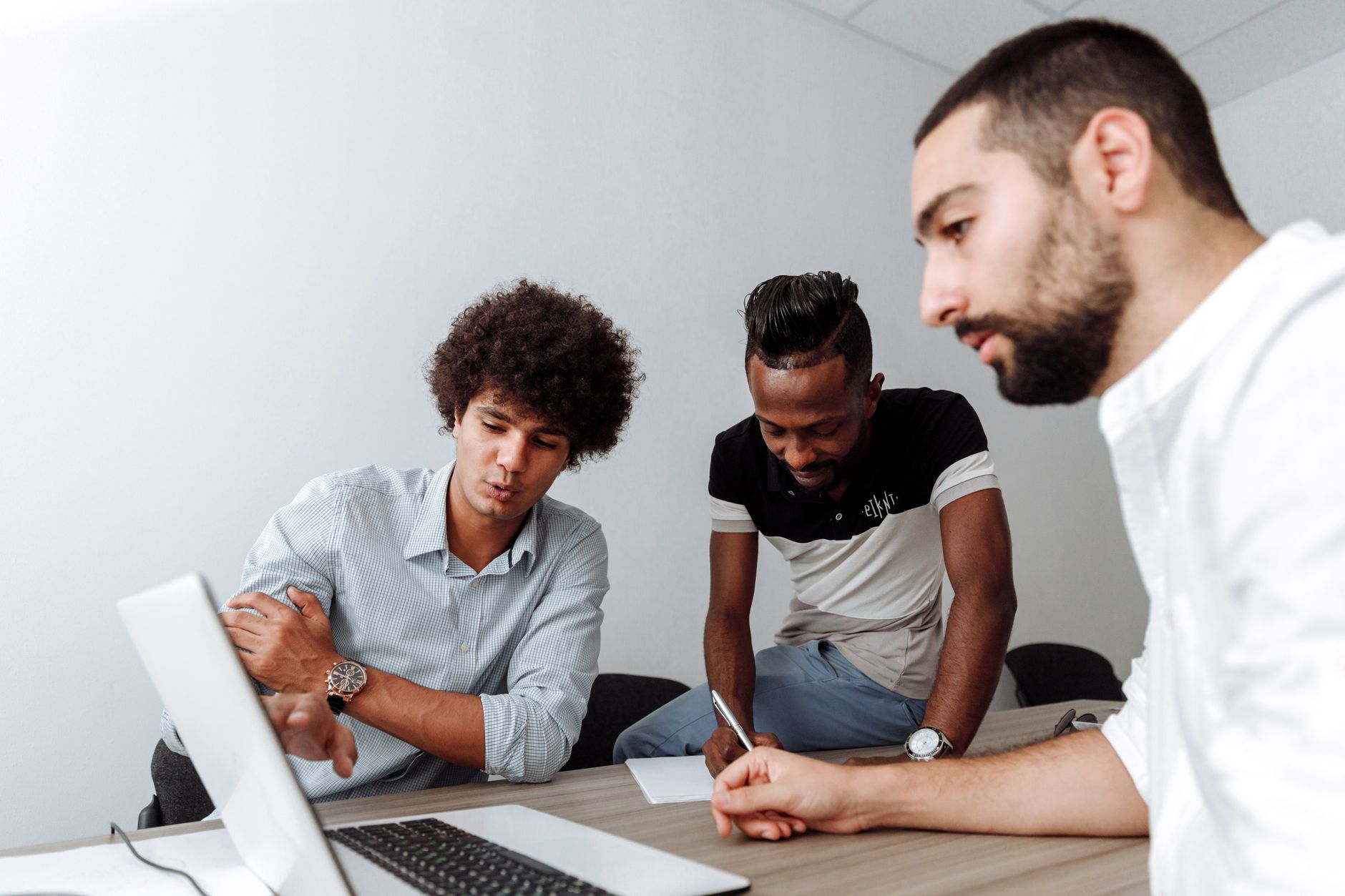découvrez si vous pouvez recourir à un interprète lors de votre entretien de naturalisation. informez-vous sur les droits et les procédures pour faciliter votre démarche.