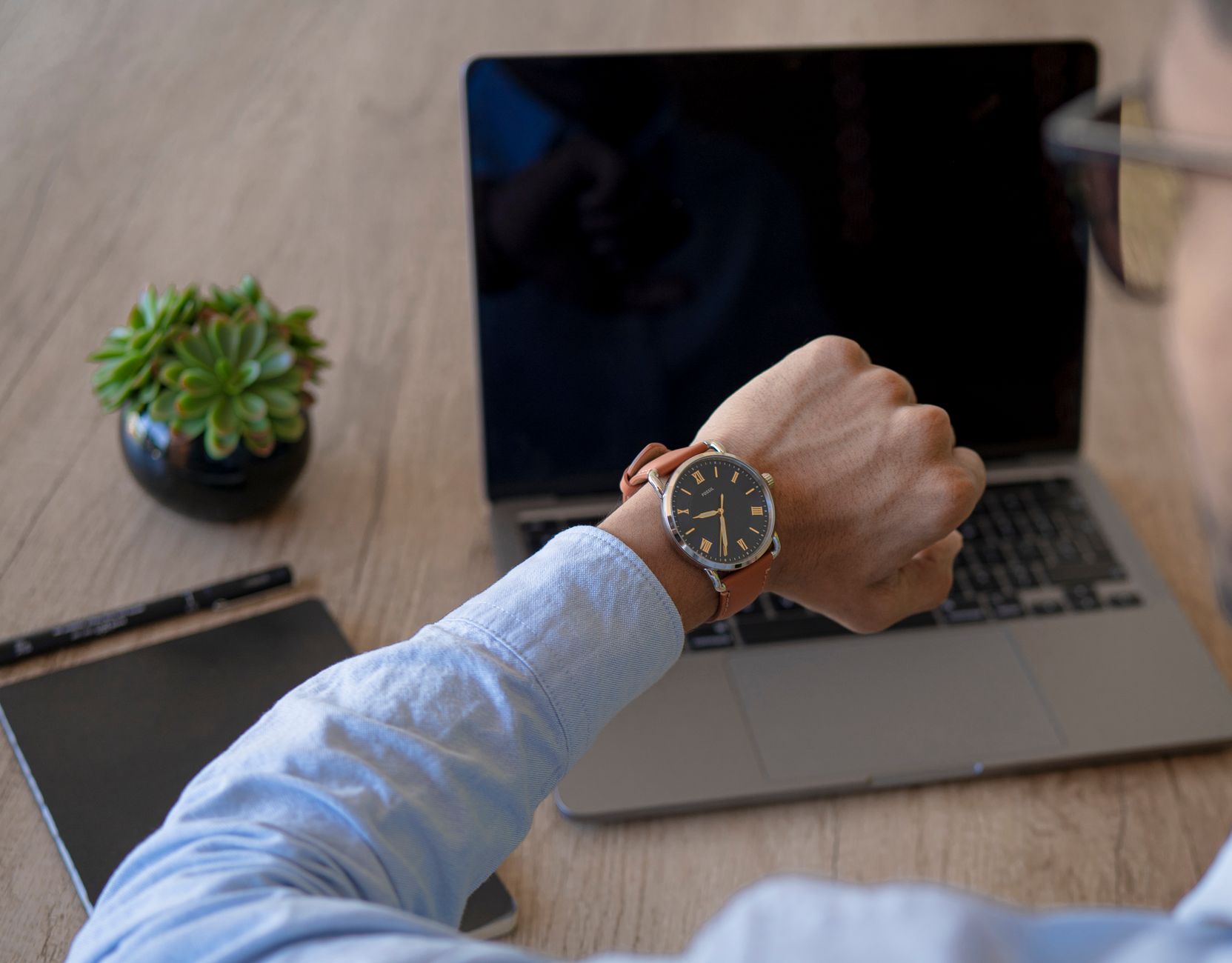 découvrez si les étudiants étrangers peuvent outrepasser la limite des 18 heures de travail hebdomadaire en france. cette article explore les possibilités d'un cdi et des heures complémentaires tout en respectant les régulations en vigueur.