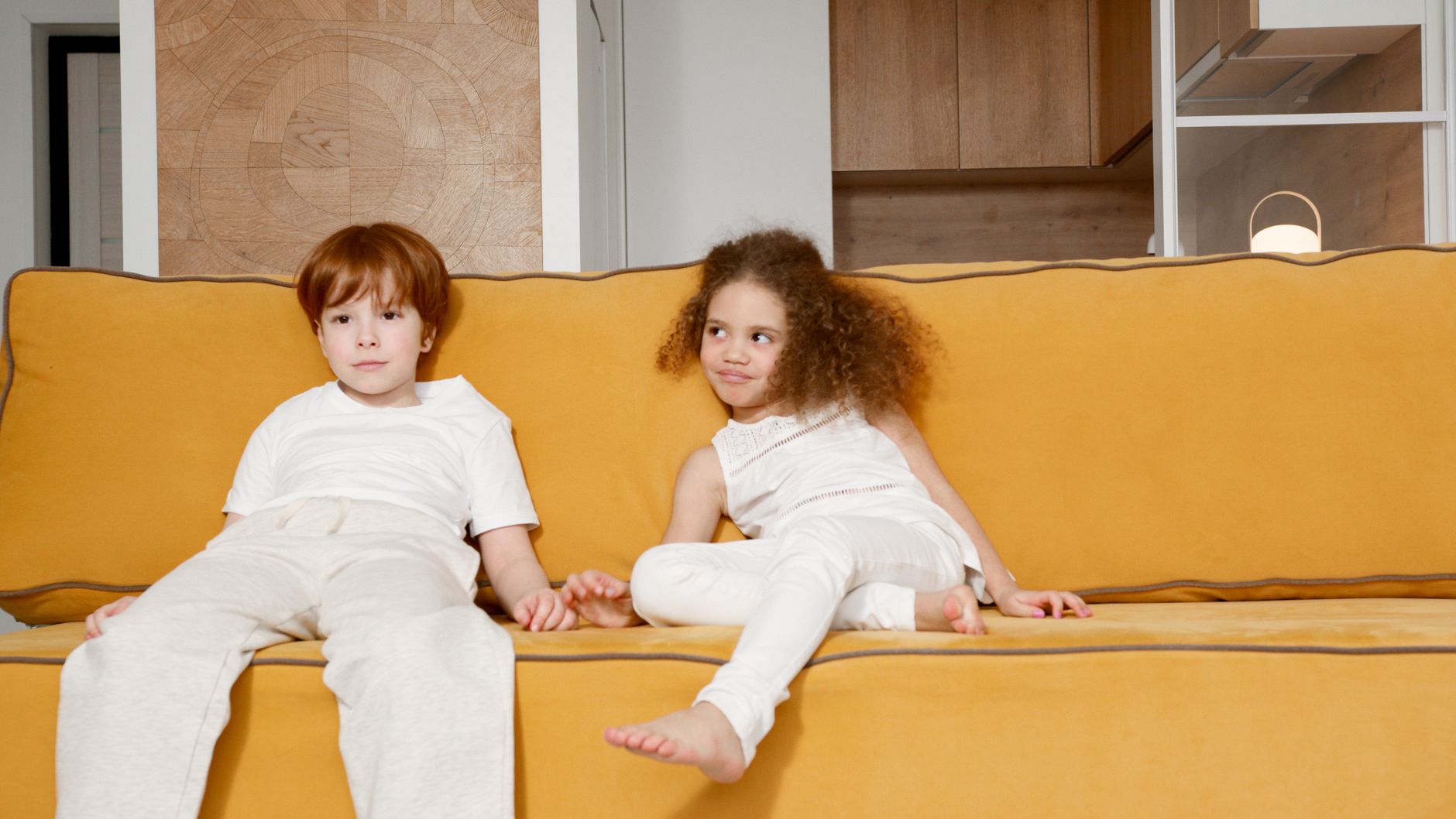 découvrez tout ce qu'il faut savoir sur la double nationalité pour les enfants. explorez les droits, les avantages et les démarches à suivre pour assurer une protection optimale à vos enfants dans un contexte international.