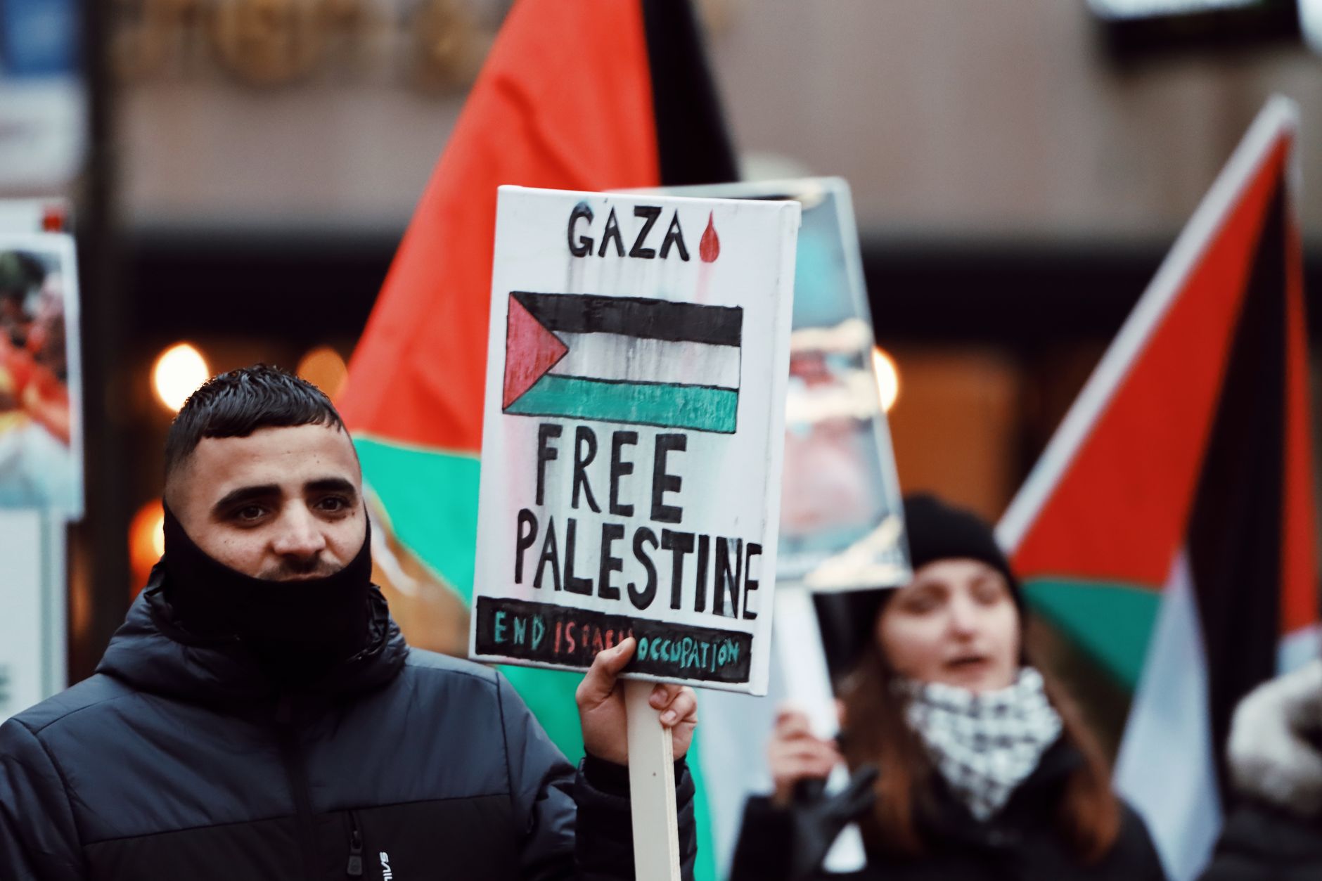 découvrez comment la france prend une nouvelle mesure historique en accordant le statut de réfugié aux palestiniens de gaza, un tournant significatif dans sa politique d'asile et son engagement envers les droits humains.