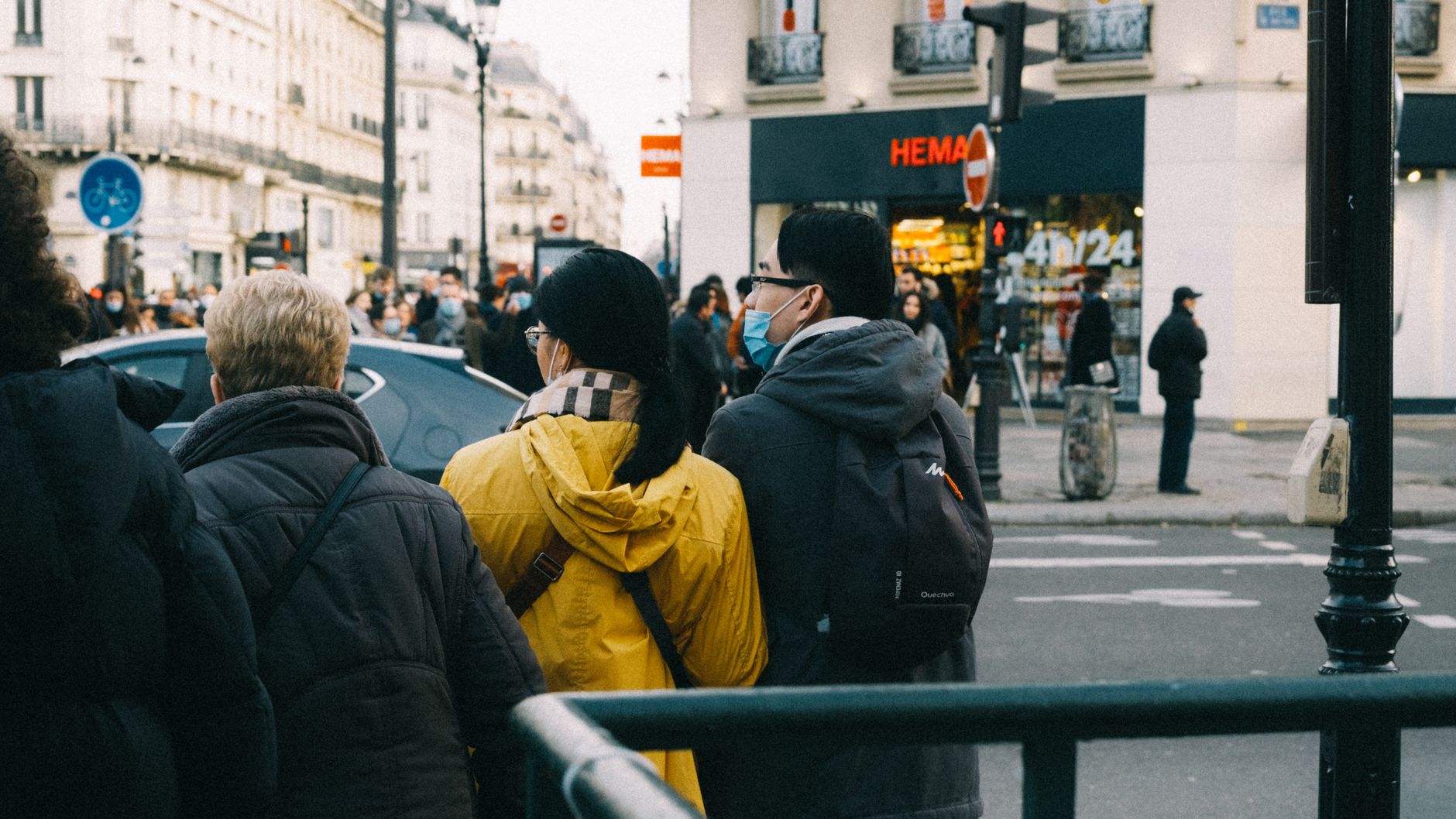 découvrez comment l'immigration tunisienne en france connaît actuellement un essor inédit, dépassant pour la première fois les arrivées d'algérie et du maroc. analyse des causes, chiffres clés et implications pour la société française.