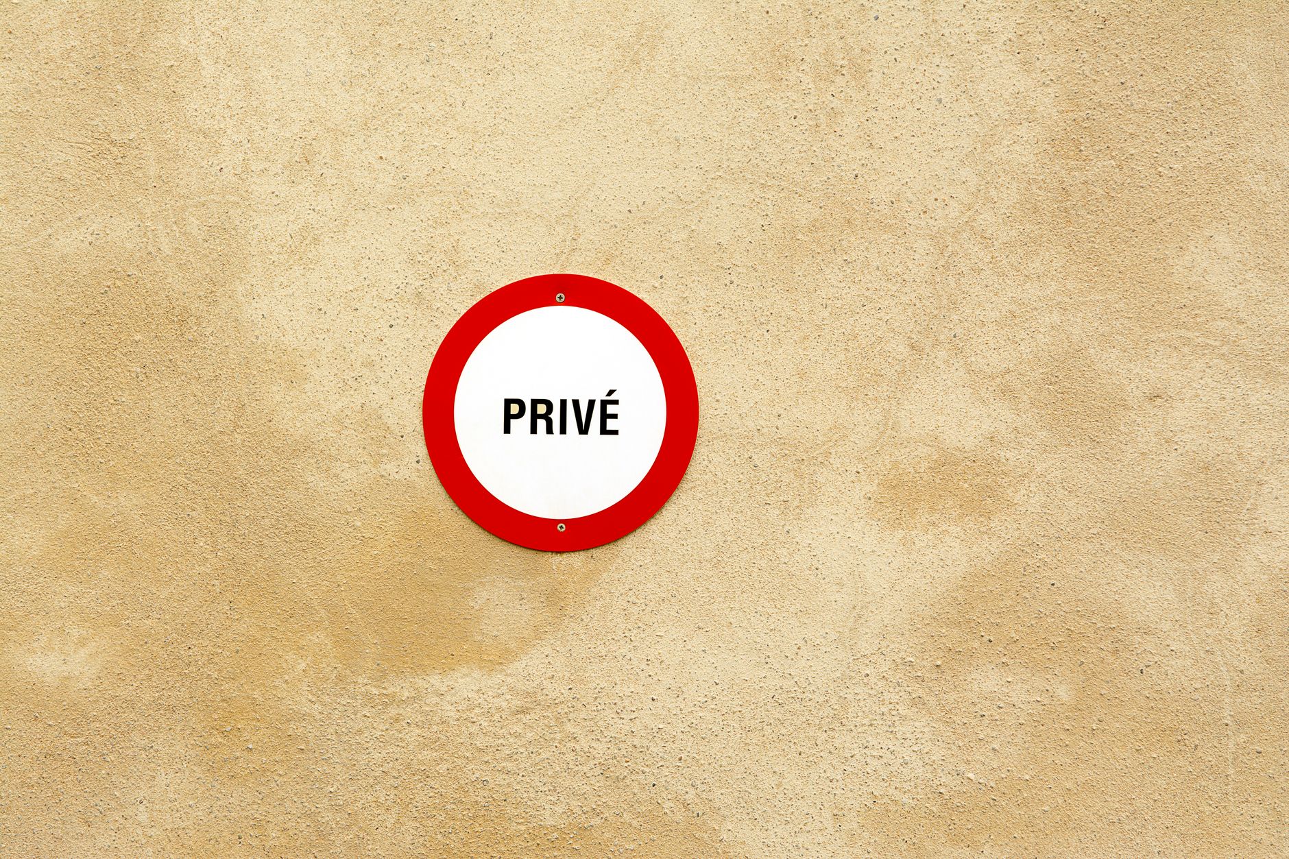 découvrez les métiers interdits aux étrangers en france et comprenez les restrictions qui s'appliquent. informez-vous sur les enjeux et les raisons derrière ces limitations pour mieux naviguer dans le marché du travail français.