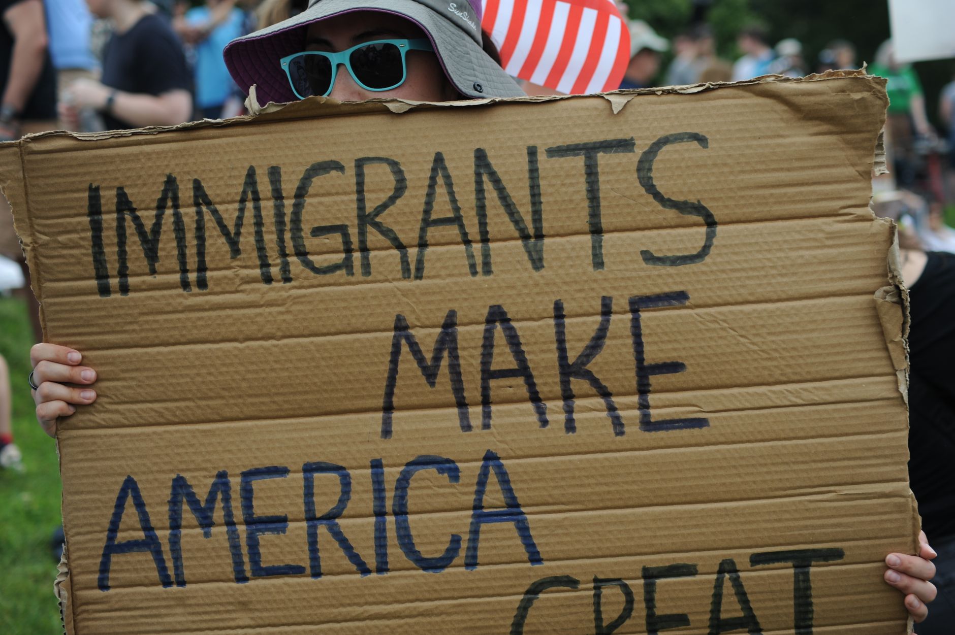 découvrez comment l'immigration influence l'économie française, avec un coût estimé à 3,4 % du pib. cette analyse met en lumière les enjeux économiques liés à l'immigration et ses implications sur la croissance et le développement national.