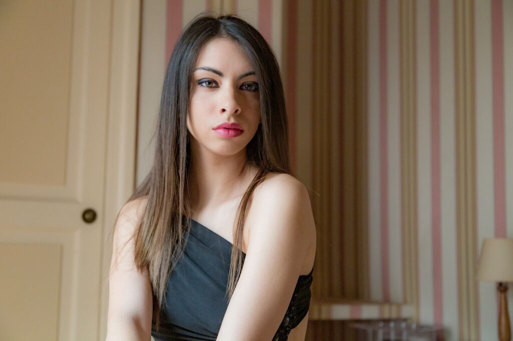 Lyna Khoudri dénonce un traitement humiliant par la Préfecture lors de sa demande de naturalisation en France