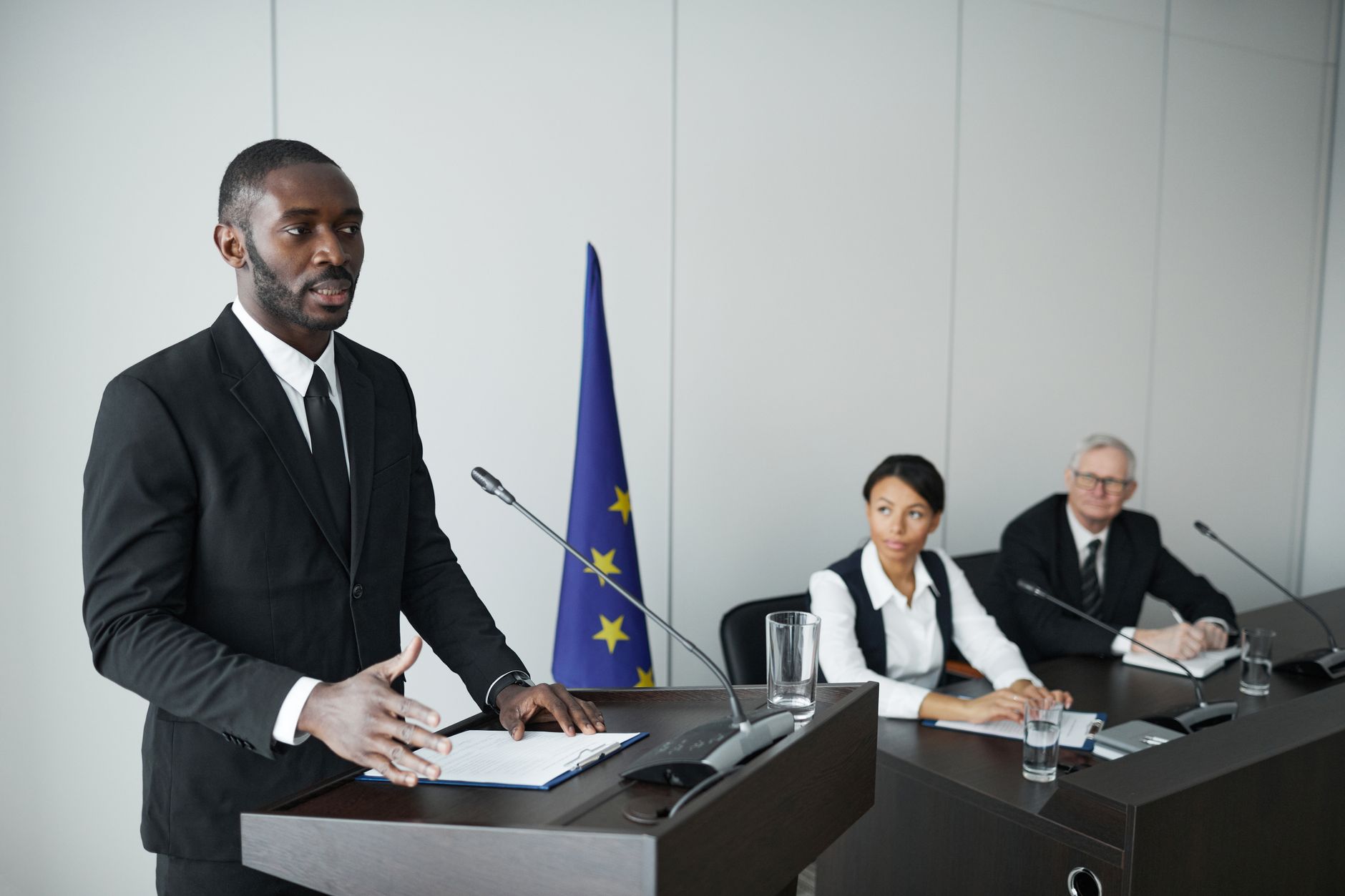 découvrez nos conseils pratiques pour préparer efficacement votre entretien de naturalisation. apprenez à répondre aux questions courantes, à présenter votre parcours et à mettre en avant vos motivations. réussissez votre entretien de naturalisation avec sérénité et confiance.