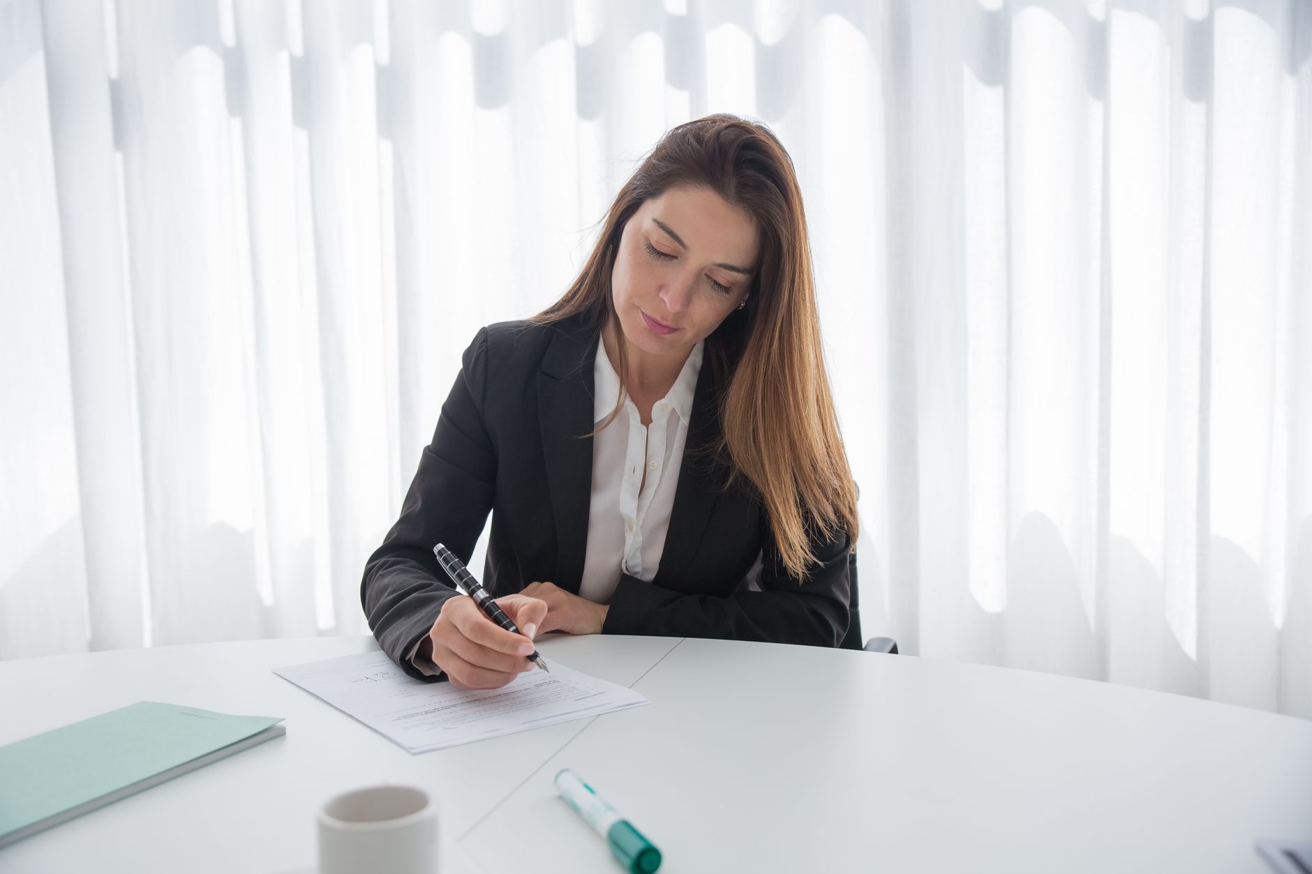 découvrez pourquoi la lettre de relance est essentielle pour l'obtention d'un titre de séjour en france. notre guide vous explique son rôle crucial et vous donne des conseils pratiques pour maximiser vos chances de succès.