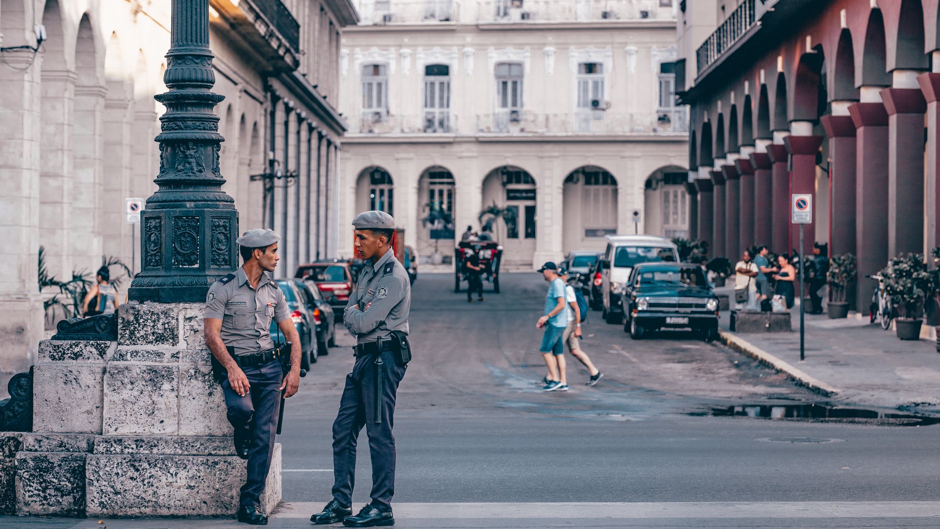 découvrez comment gérer efficacement votre rendez-vous en préfecture après la confiscation de votre passeport par la police. conseils pratiques et informations essentielles pour faciliter vos démarches administratives.