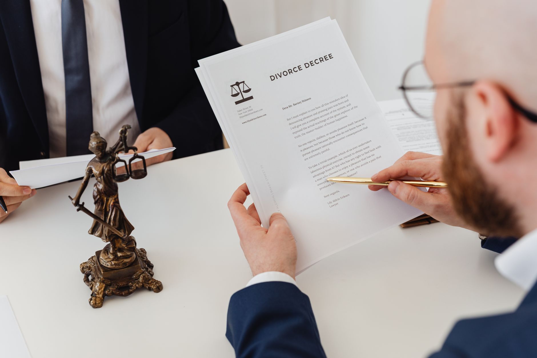 découvrez si le divorce peut réellement conduire à la perte de la nationalité française. explorez les vérités surprenantes et les implications juridiques qui pourraient vous affecter. ne manquez pas ces informations essentielles !