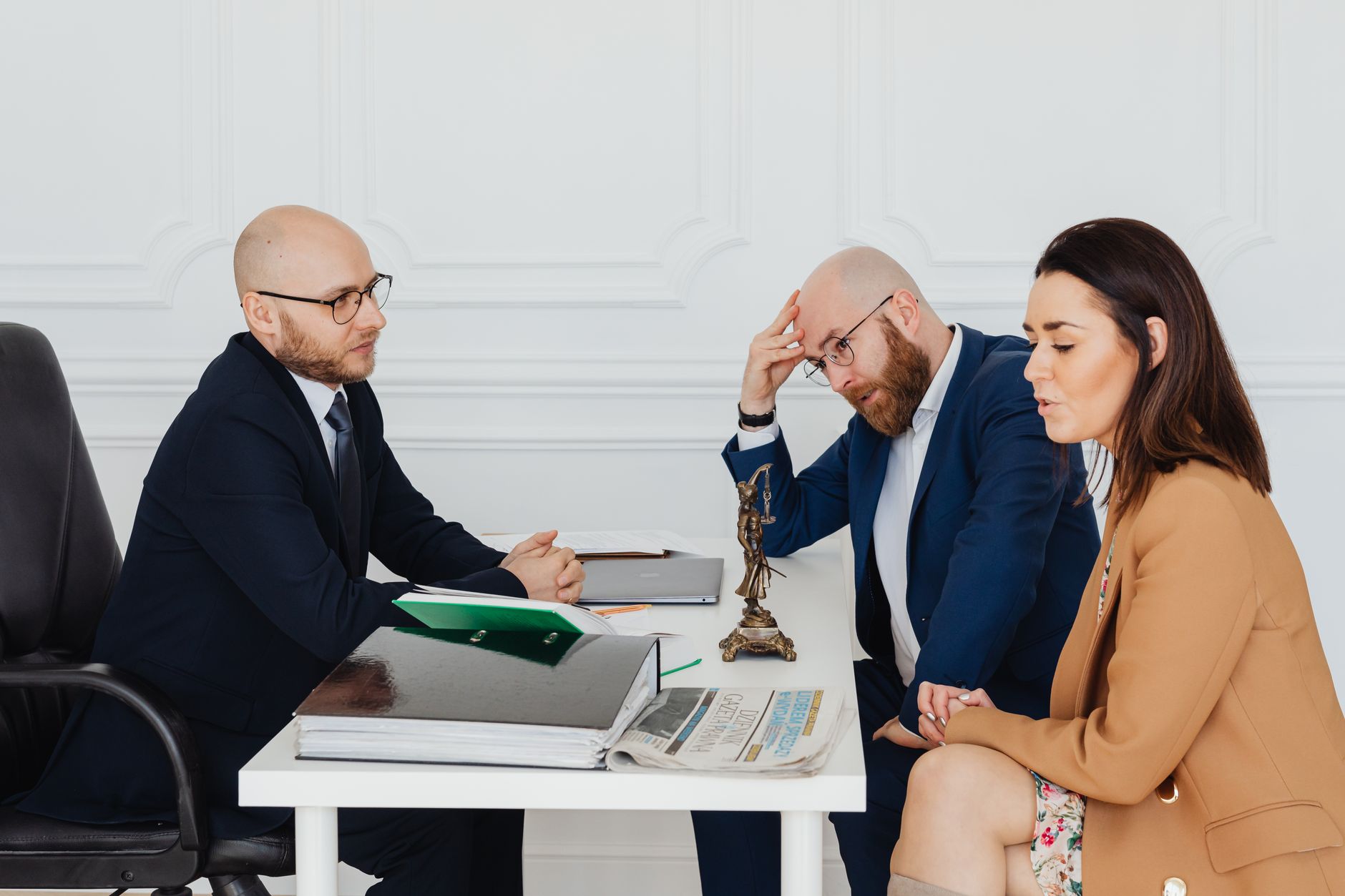 découvrez à quel moment solliciter un avocat pour votre dossier de naturalisation. conseils, situations complexes, démarches et accompagnement juridique : tout ce qu'il faut savoir pour optimiser vos chances de réussite.
