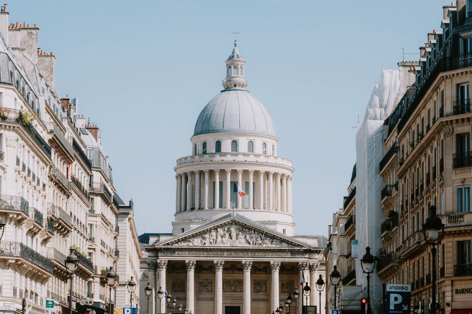 découvrez les métiers en france qui sont strictement interdits aux étrangers. cette analyse approfondie met en lumière les réglementations spécifiques et les raisons pour lesquelles certaines professions ne sont accessibles qu'aux citoyens français. informez-vous sur les implications et les restrictions pour mieux comprendre le marché du travail français.