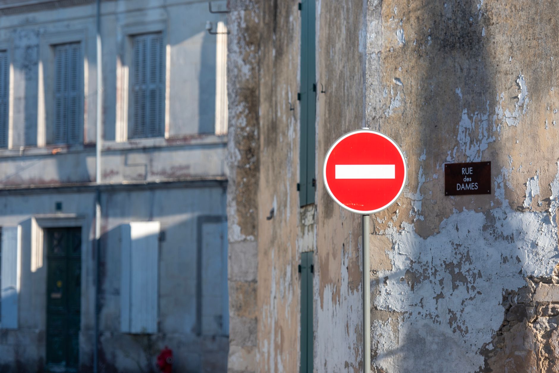 découvrez les métiers en france qui sont strictement interdits aux étrangers. cette guide vous présente les secteurs et professions où la loi impose des restrictions, afin de mieux comprendre les enjeux de l'emploi et de l'immigration dans l'hexagone.