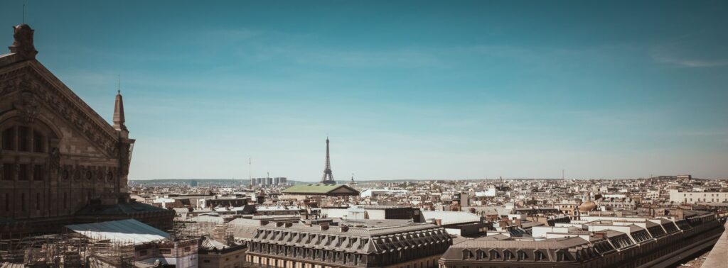 Voyager avec un titre de séjour expiré : est-ce possible en France ?